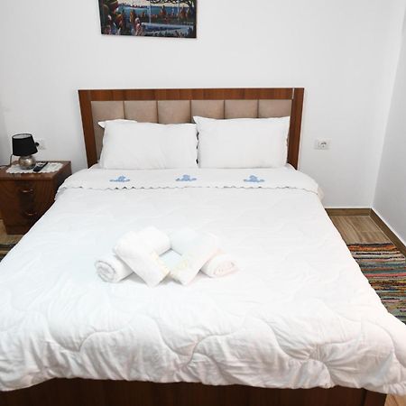 Guest House Luli เบราท ภายนอก รูปภาพ