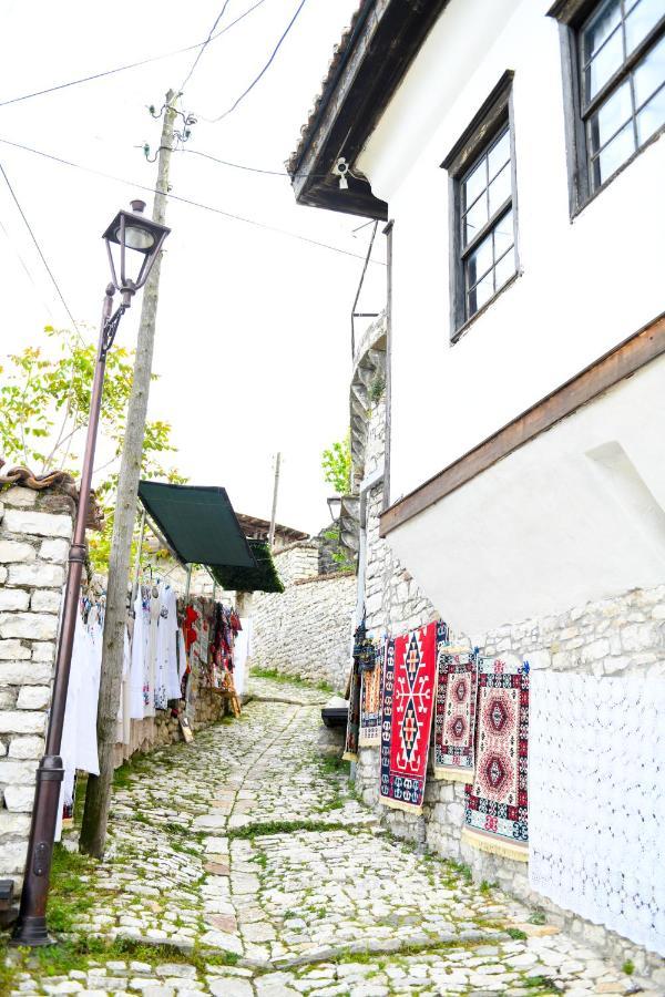 Guest House Luli เบราท ภายนอก รูปภาพ