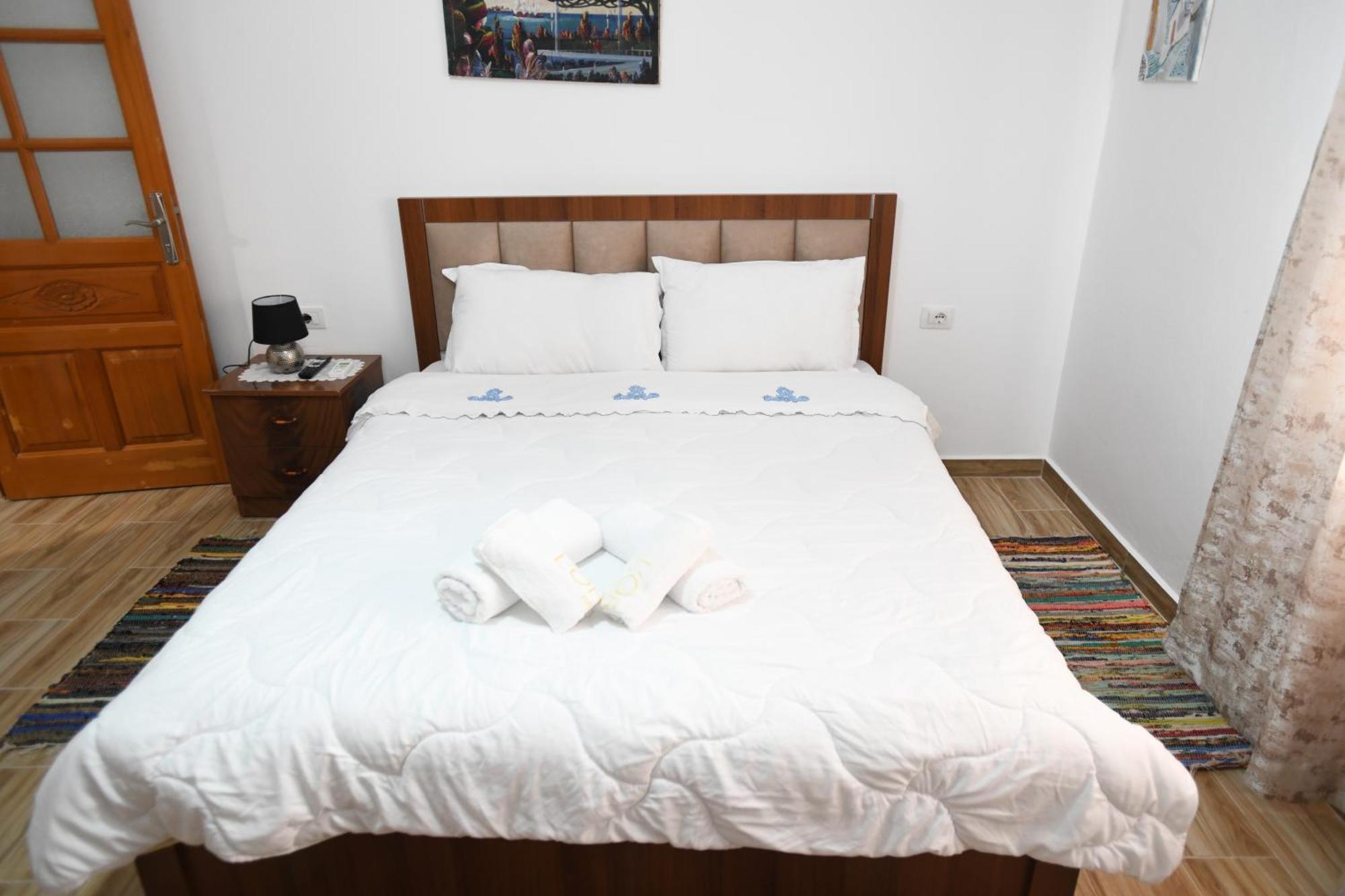 Guest House Luli เบราท ภายนอก รูปภาพ