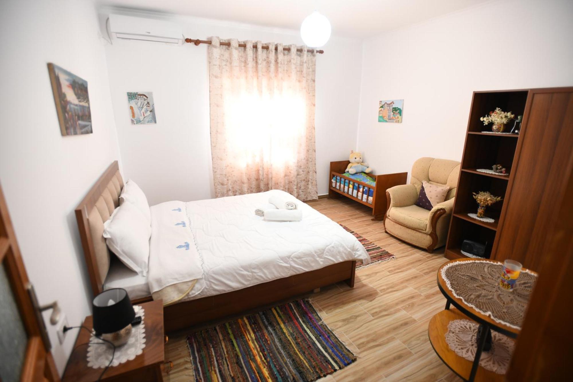 Guest House Luli เบราท ภายนอก รูปภาพ