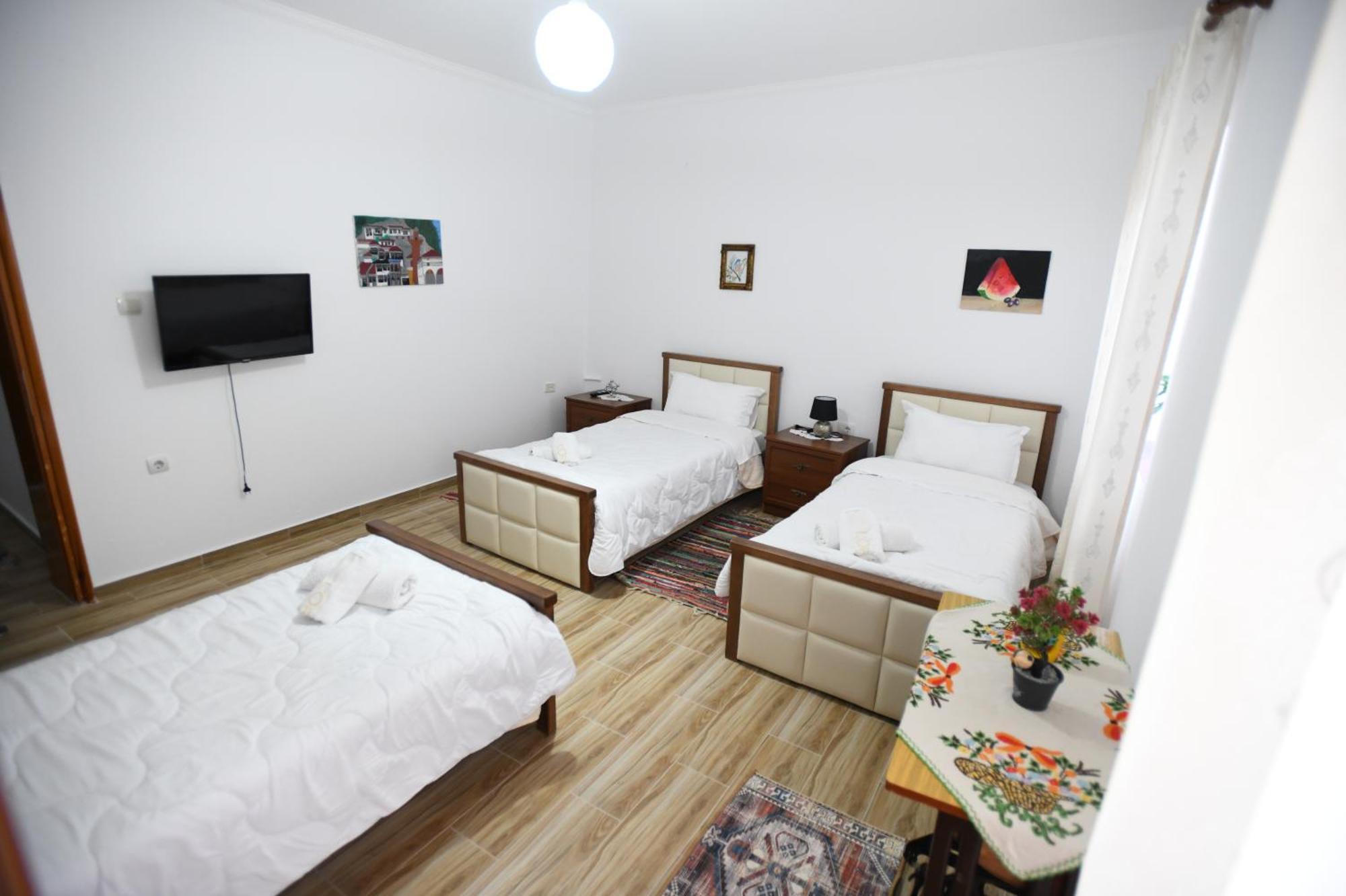 Guest House Luli เบราท ภายนอก รูปภาพ