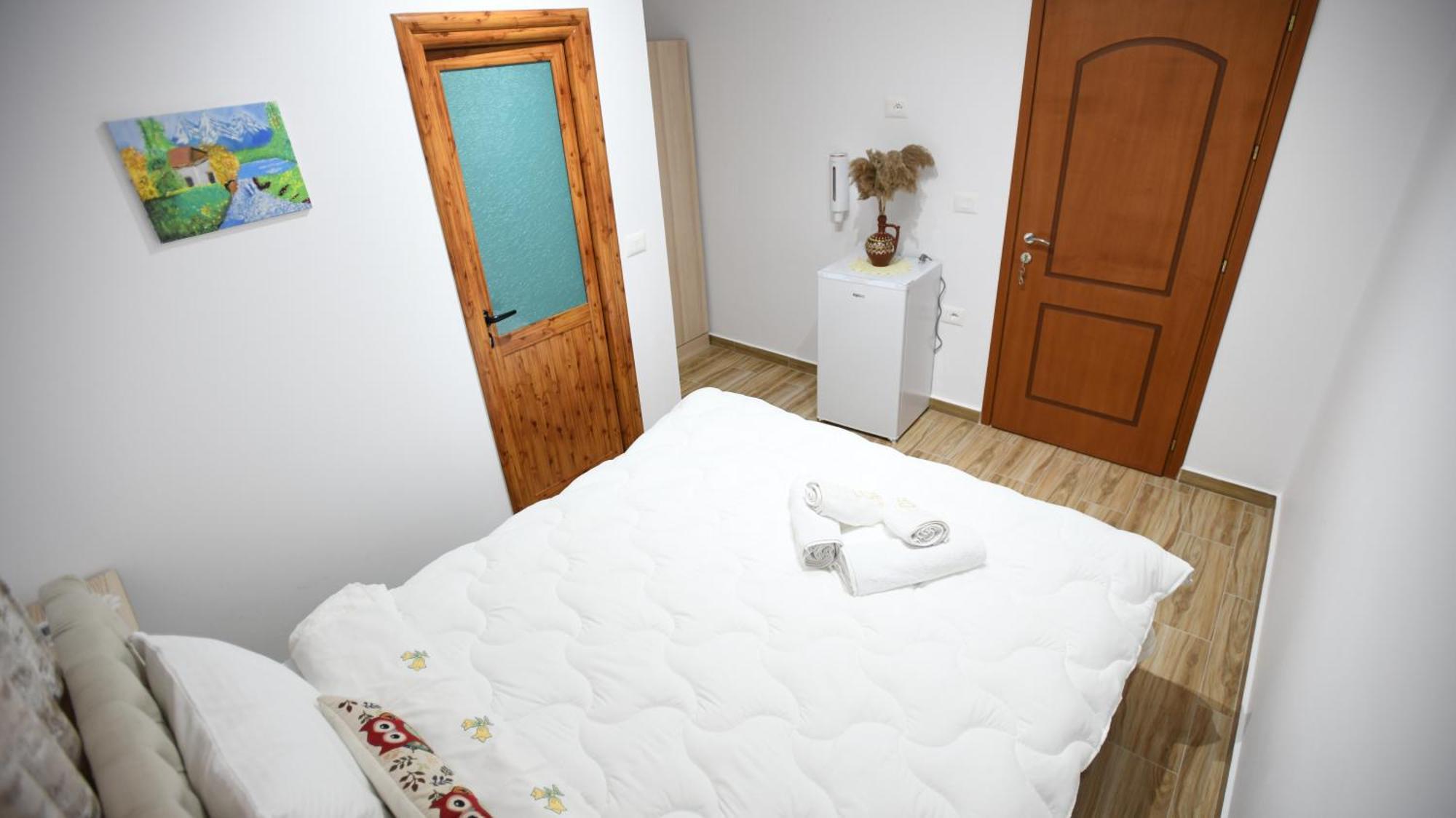 Guest House Luli เบราท ภายนอก รูปภาพ